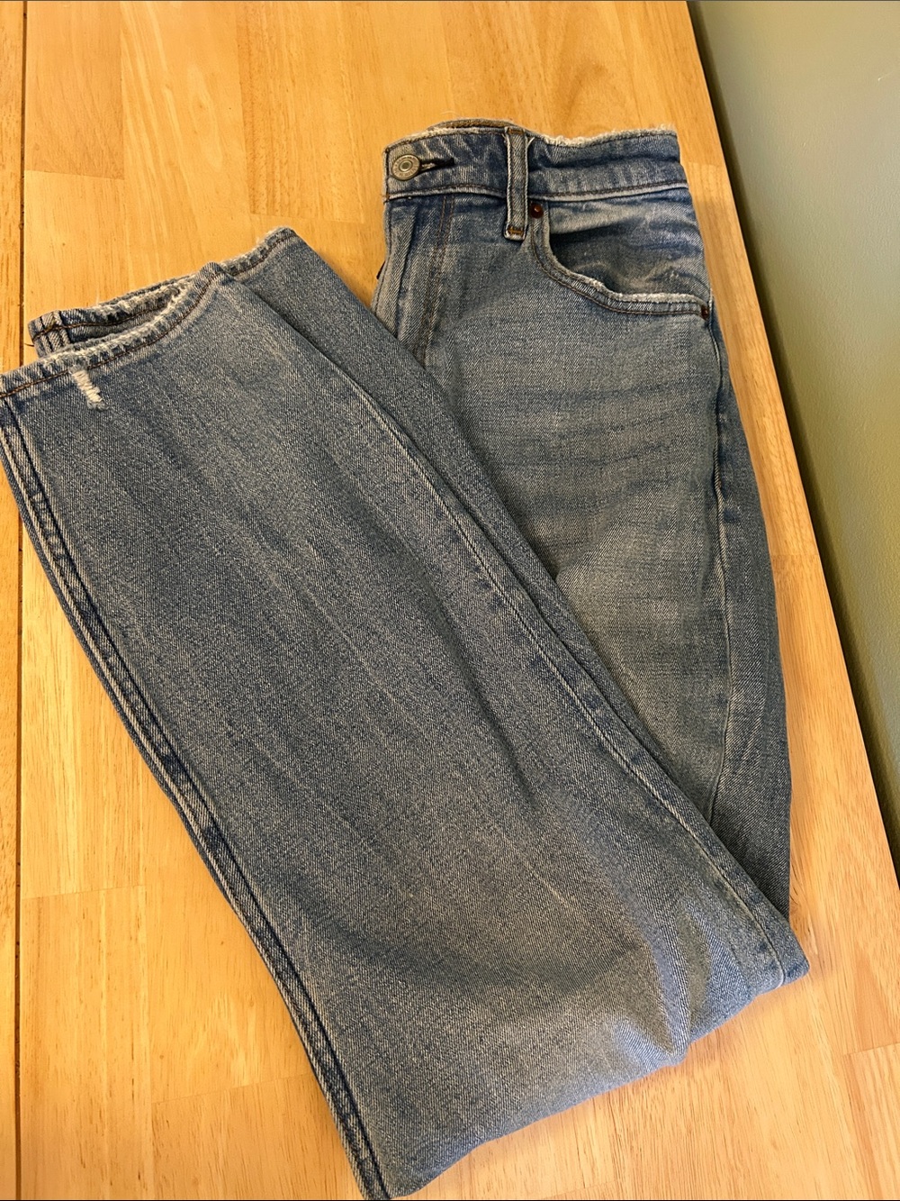 A&F The Mom High Rise Jean